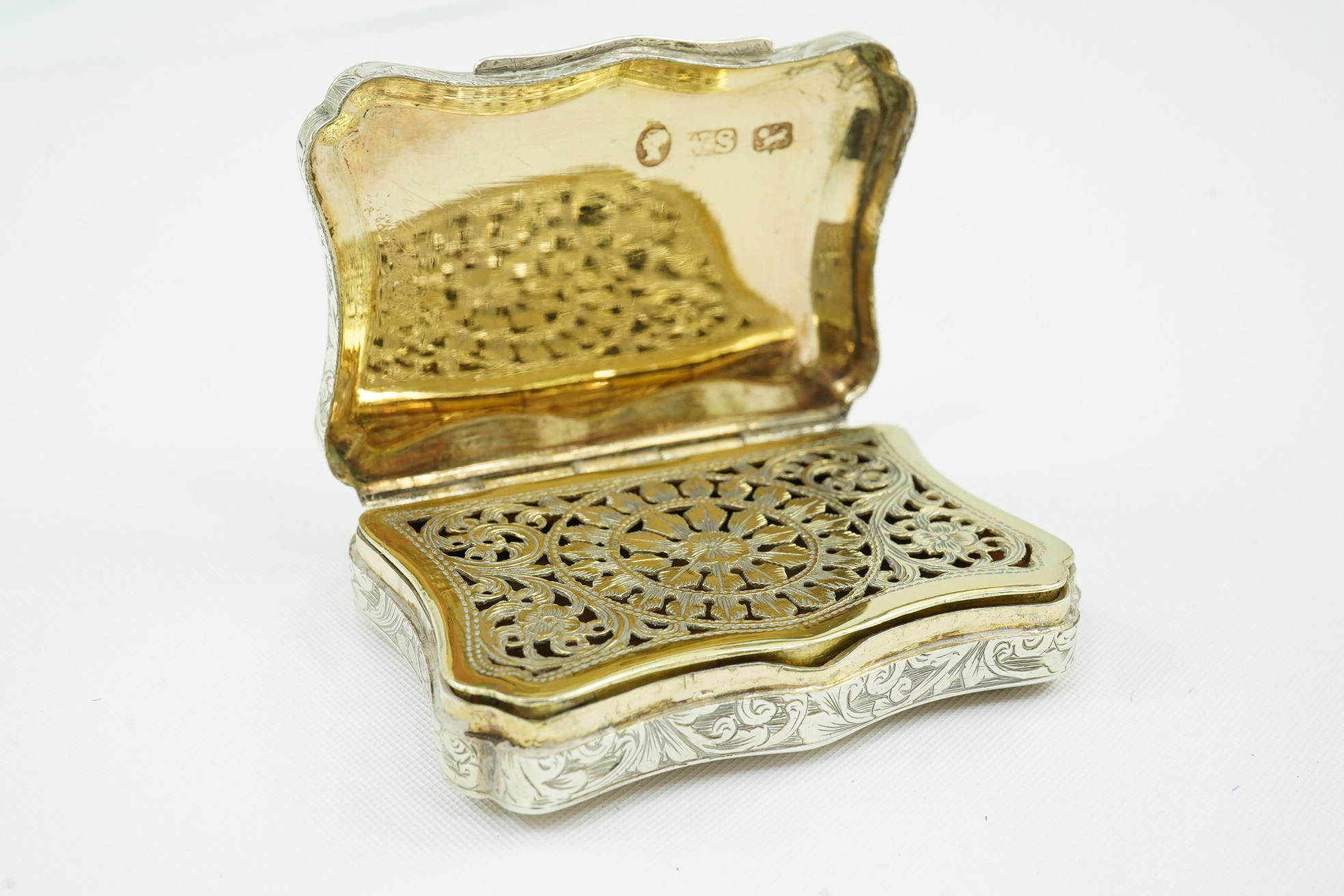 An early Victorian engraved silver vinaigrette, by William Simpson